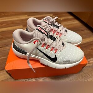 Women’s Nike Free Light Gray and Black Golf Shoes Size 6